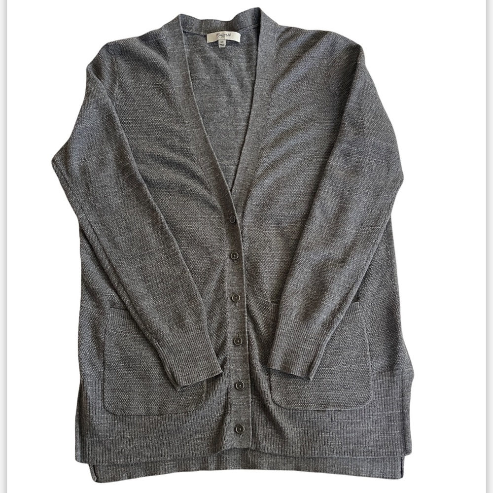 MADEWELL Cardigan Sweater with 2 front pockets & slits at hem In used condition.